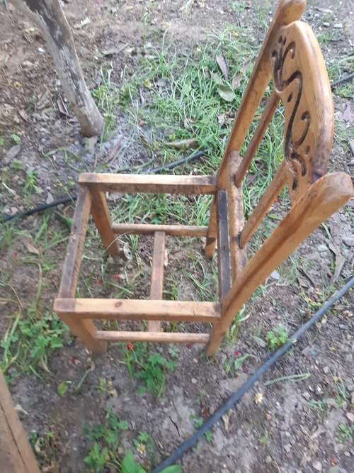 Chaise récupérée avant transformation